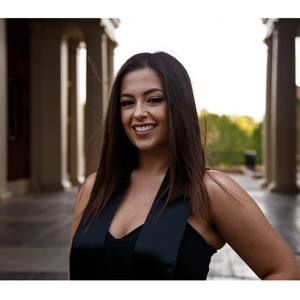 Meet your Posher, Chloe